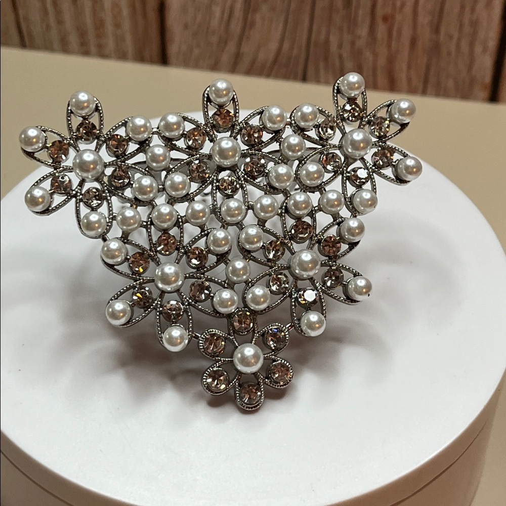 Pearl & Crystal Floral Hair Clip - White Pearls